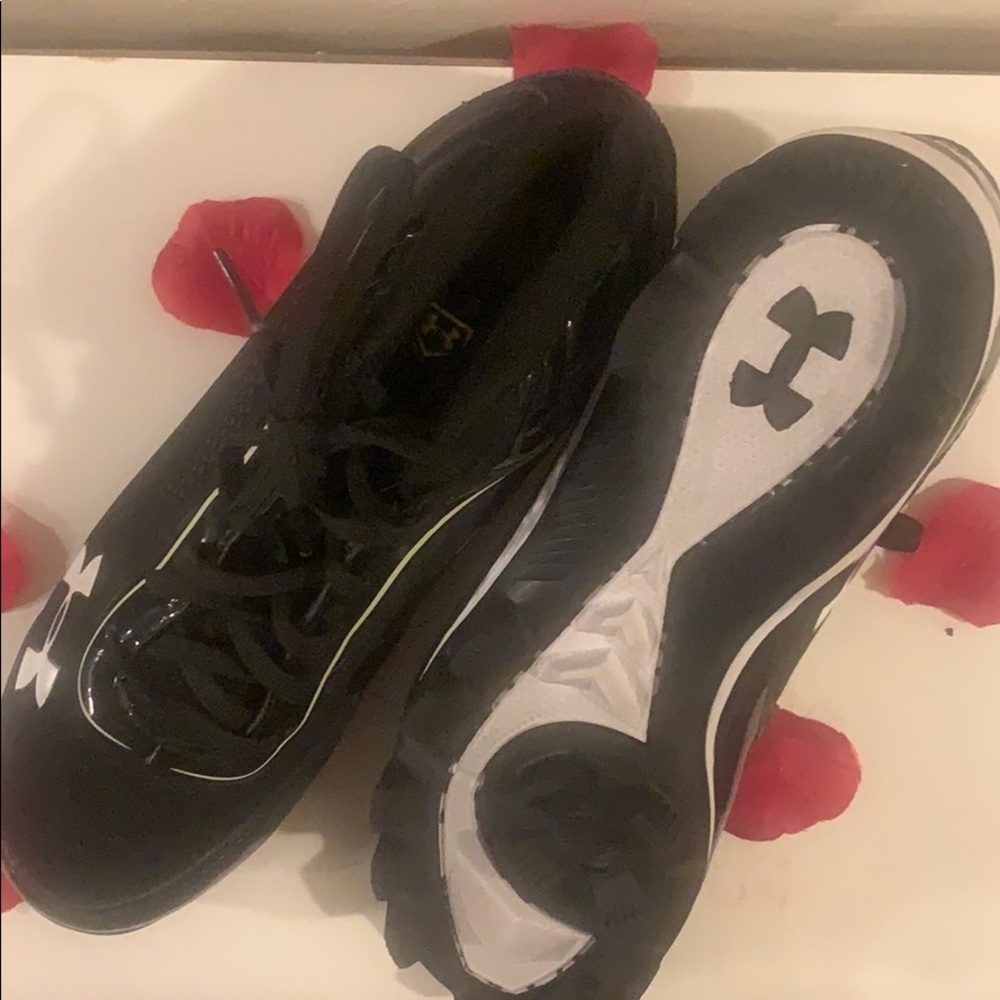 🌻 UNDER ARMOUR MENS LEADOFF BASEBALL CLEATS